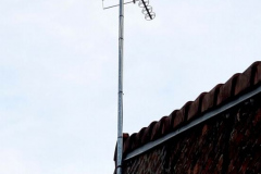 Installation-antenne-TV-sur-mat-eleve